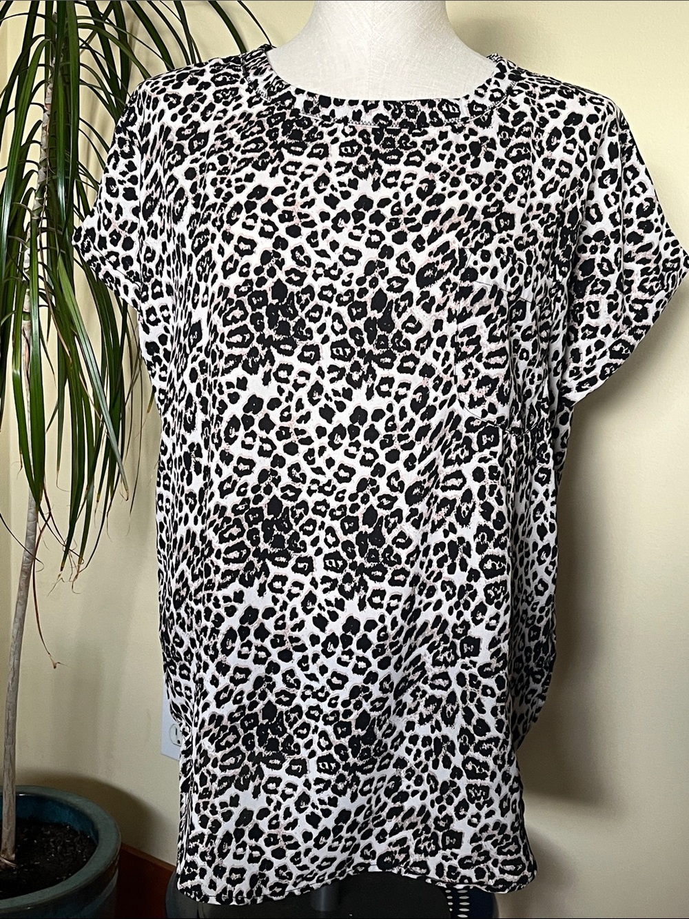 Buffalo David Bitton Black & White Leopard Print Short Sleeve Top, NWOT, size S